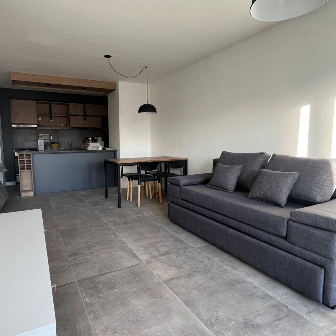 Departamento 2 Ambientes Amoblado con Cochera en Pleno Centro – San Carlos de Bariloche