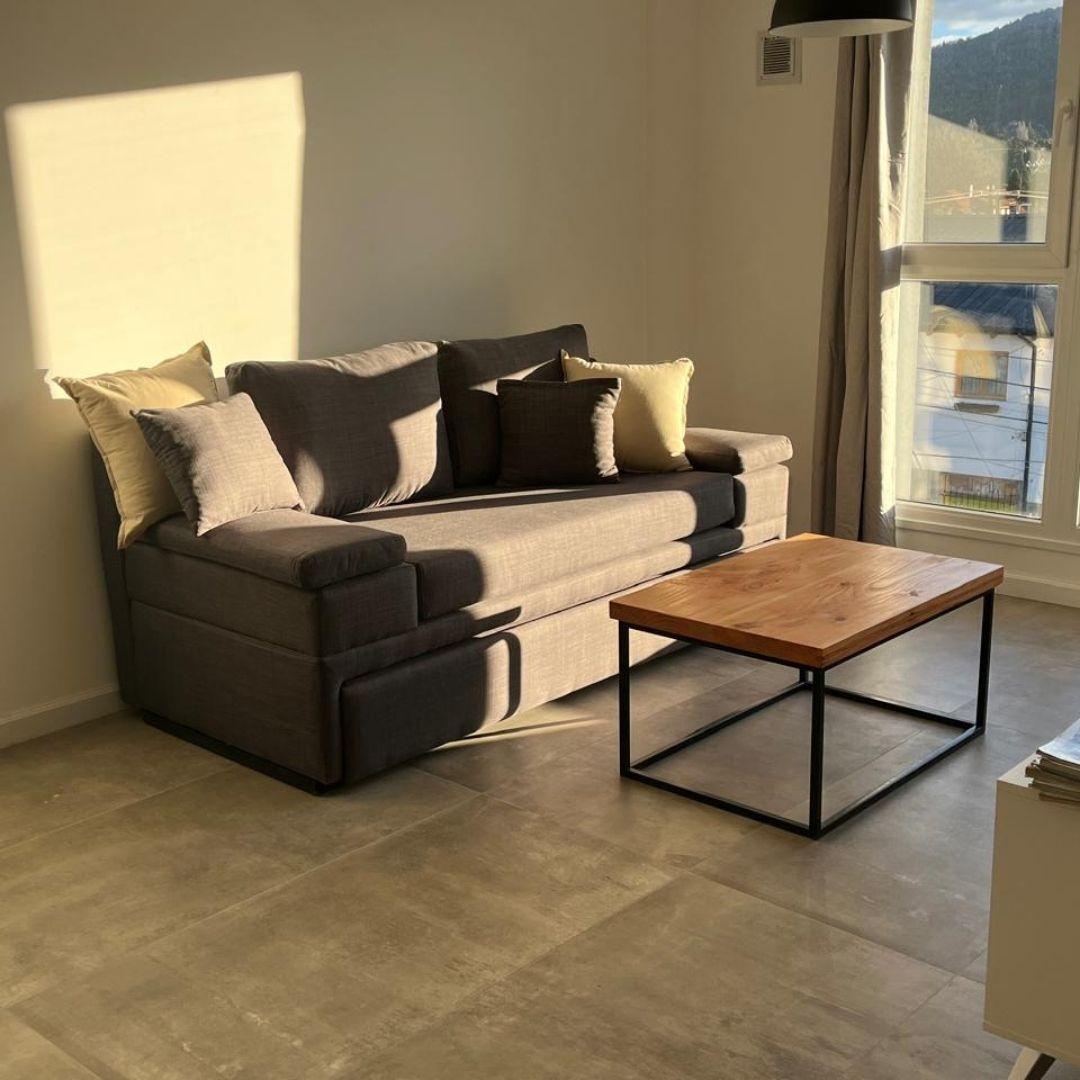Departamento 2 Ambientes Amoblado con Cochera en Pleno Centro – San Carlos de Bariloche