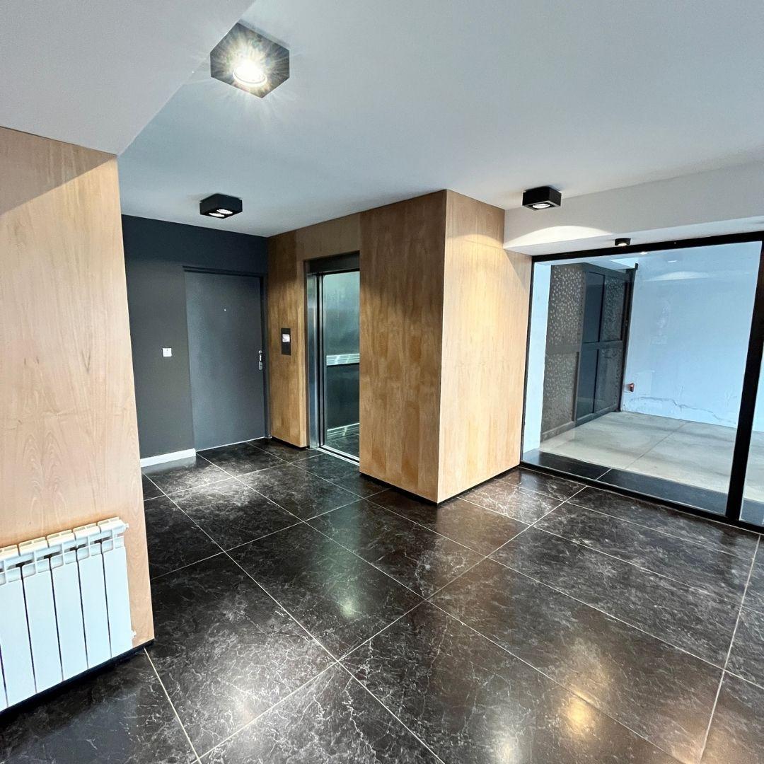 Departamento 2 Ambientes Amoblado con Cochera en Pleno Centro – San Carlos de Bariloche