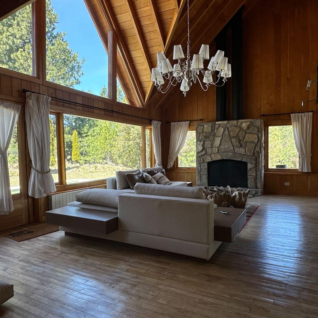 Exclusiva Residencia Inteligente de 341 m² con Vista a la Cordillera – Calle La Yoica, Lago Puelo
