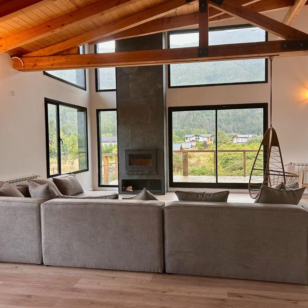 Exclusiva Residencia Inteligente de 341 m² con Vista a la Cordillera – Calle La Yoica, Lago Puelo